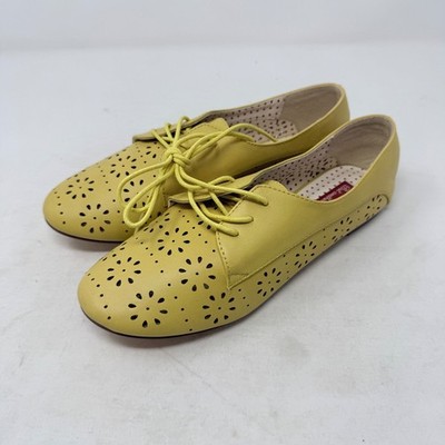 But Another Innocent Tale Yellow Perforated Floral Lace Up Oxford Flats Size 7