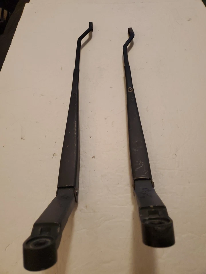 2004-2008 Suzuki Forenza LEFT & RIGHT WINDSHIELD WIPER ARMS OEM - Image 4 of 4