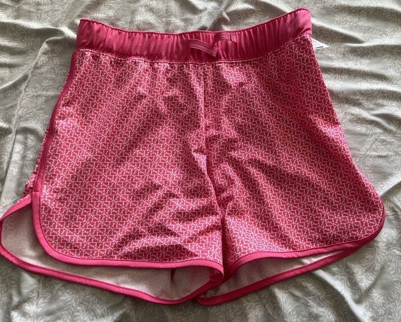 New VINEYARD VINES PERFORMANCE Shorts Girls Size Large Puzzle Whale Gym Stretch