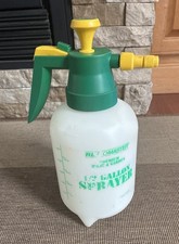 2L /4PT Pressure Sprayer Bottle With Adjustable Nozzle For Garden Or Home Use