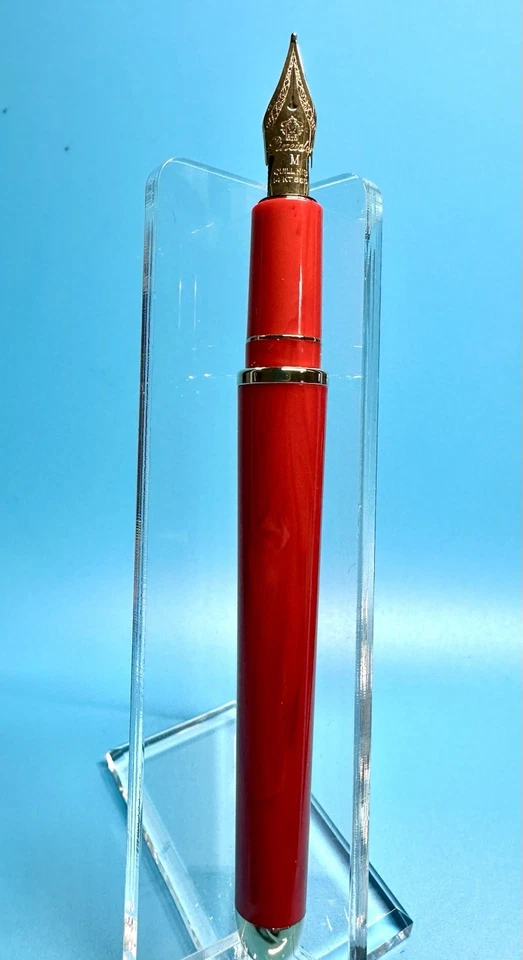 Pineider Avatar De Luxe Diablo Rojo Con Borde Dorado Y Oro 14K Plumín Mediano Foto 3 de 4