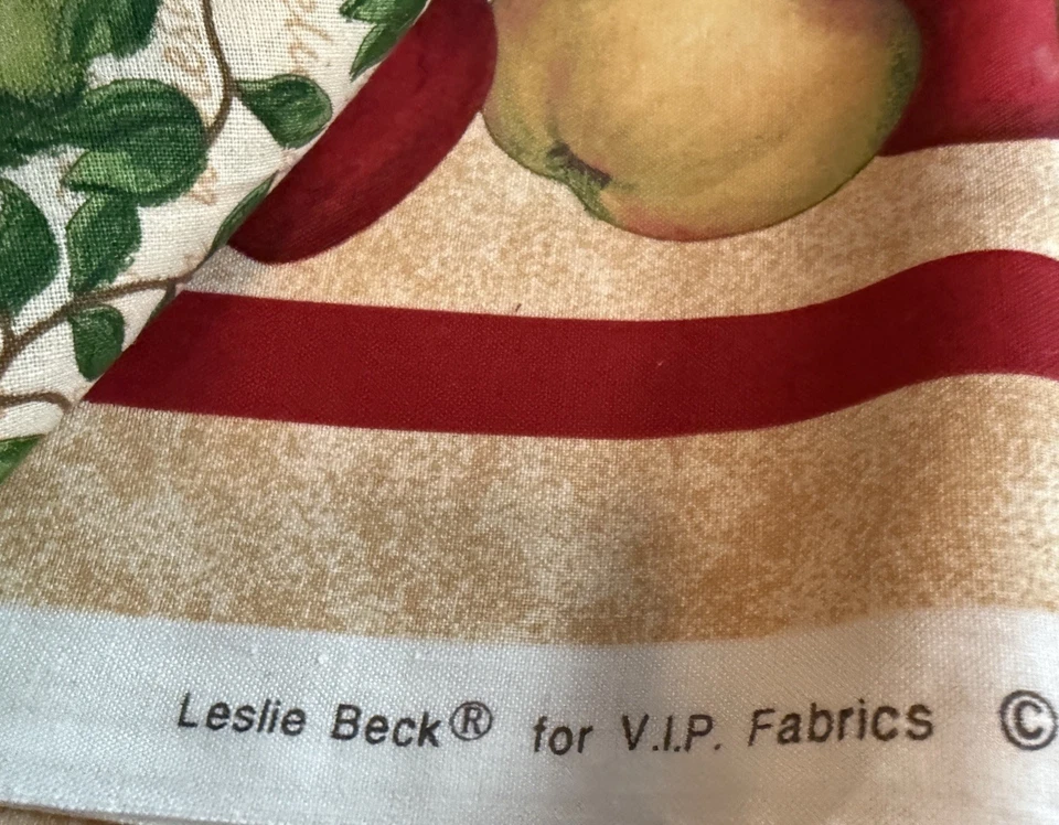 2 Pcs Cranston Fabric 100% Cotton Apples Print Double Border  68”x 44" & 30”x44” - Image 3 of 4