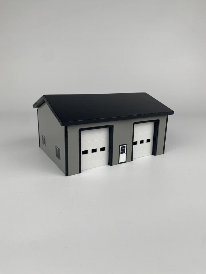 1/64 Custom Shop Farm Building 40x30 Two Door Grey Sides Black Roof - Image 2 of 4