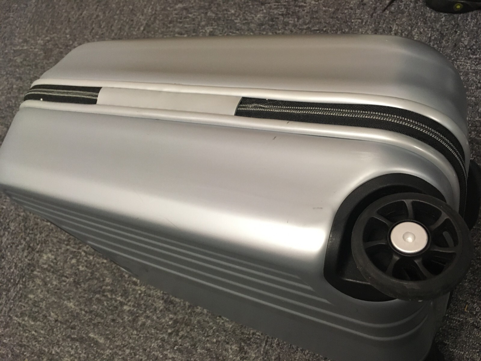 Samsonite Hard Cabin Case 2 wheel Height 19ins Width 16ins Depth 9ins