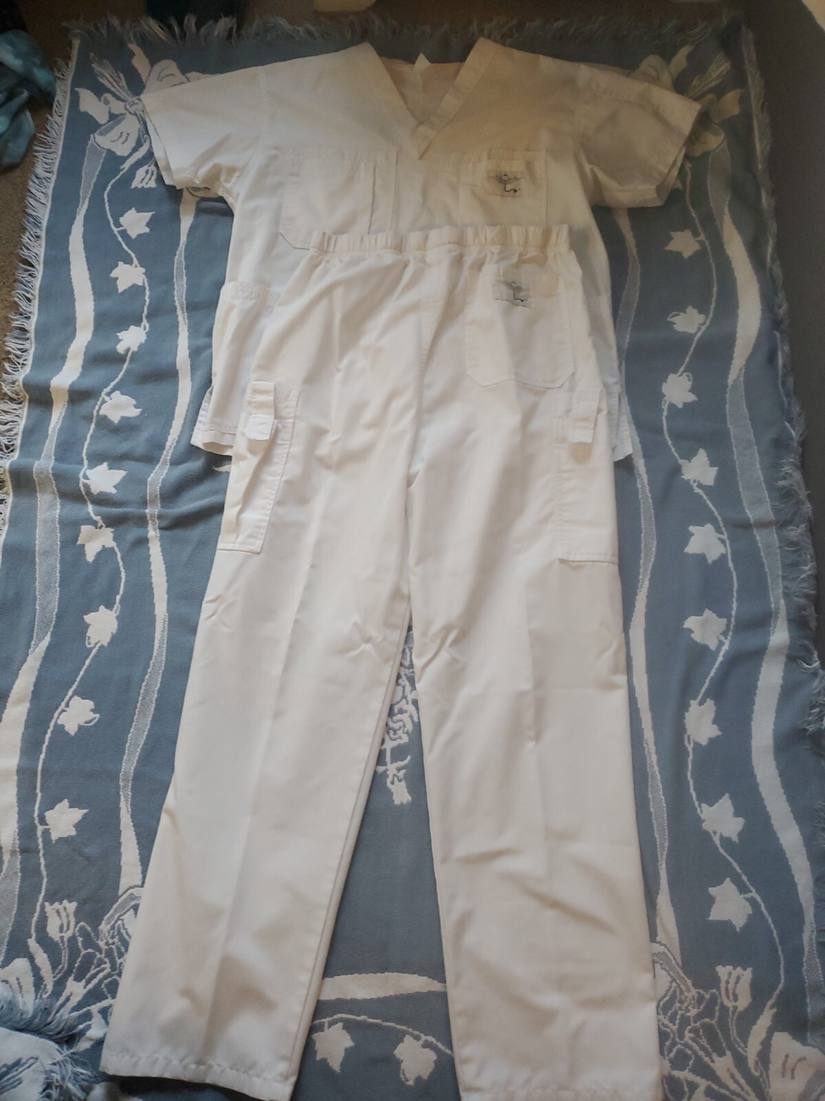 Aviator Mens Medium Scrubs Set Top Bottom Both White Gem