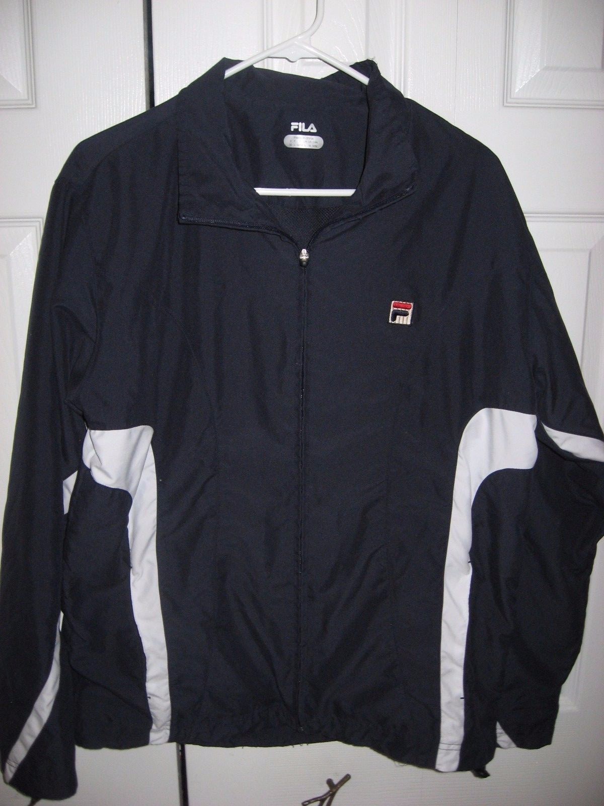 Giacca a vento uomo blu navy con fodera FILA bianca con cerniera frontale grande