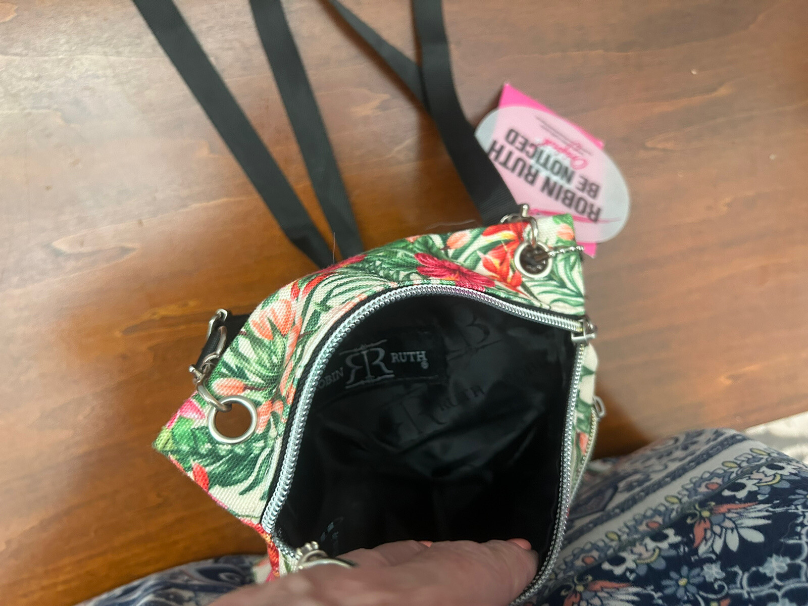 Okinawa Robin Ruth cross body passport/travel pouch NWT | eBay