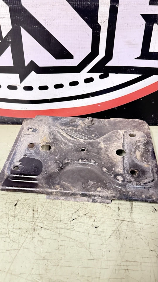 1999 - 2007 Chevy Silverado Classic Battery Tray LH Driver Side OEM 15891945 - Image 4 of 4