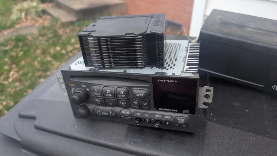 1998-04 C5 Corvette Radio Remote 12 Disc CD Changer Assembly w/ CD Holder - OEM - Image 2 of 4