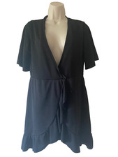 PrettyLittleThing Women’s Black Deep Neck Dress Size 10