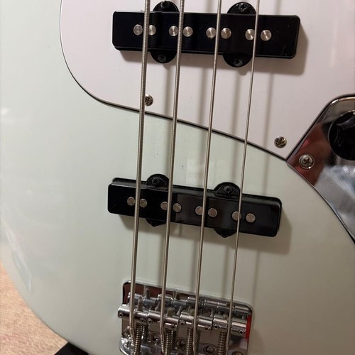 Squier by Fender Electric Bass White - Photo 3/8