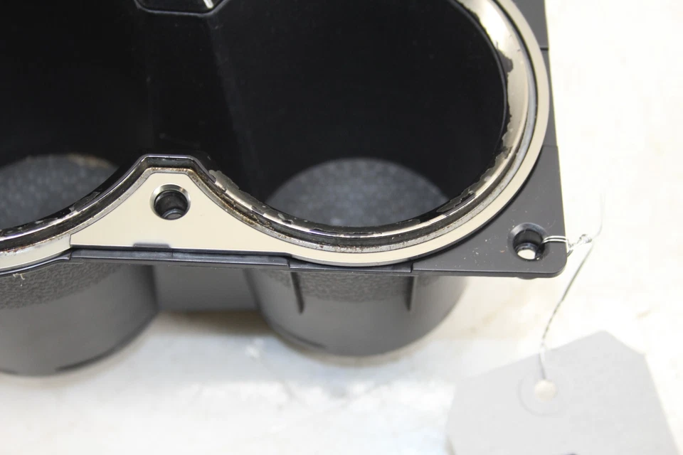 Suporte para copo console central Hyundai Genesis Coupe 2010-2016 84671-2M000 fabricante de equipamento original - Imagem 3 de 4