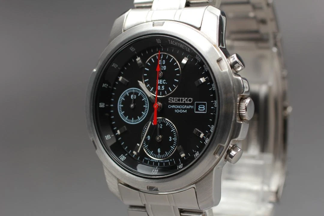 Jam tangan clearance seiko chronograph 100m