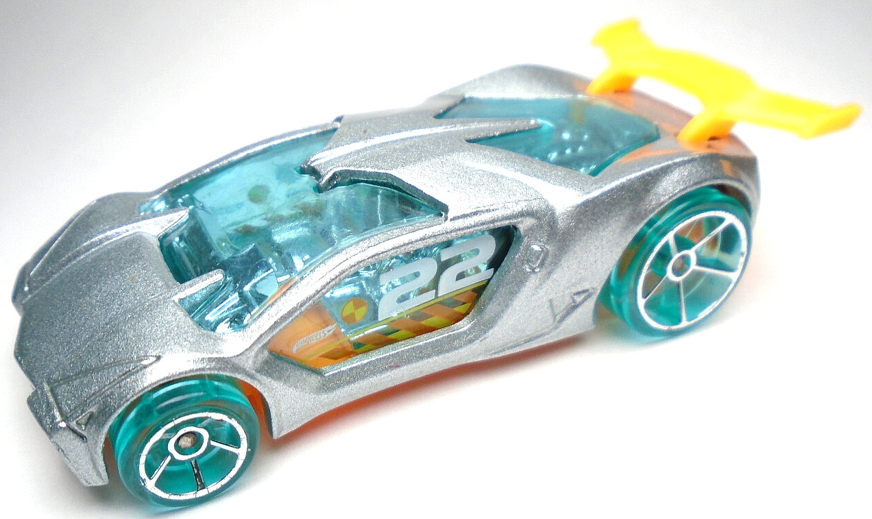 2014 HOT WHEELS #22 IMPAVIDO 1 SILVER 1:64 DIECAST 3" RACE CAR W/ GREEN & ORANGE