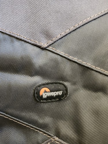 Lowepro Streamline 250 Gray Shoulder Strap Bag Purse Padded - Picture 3 of 13