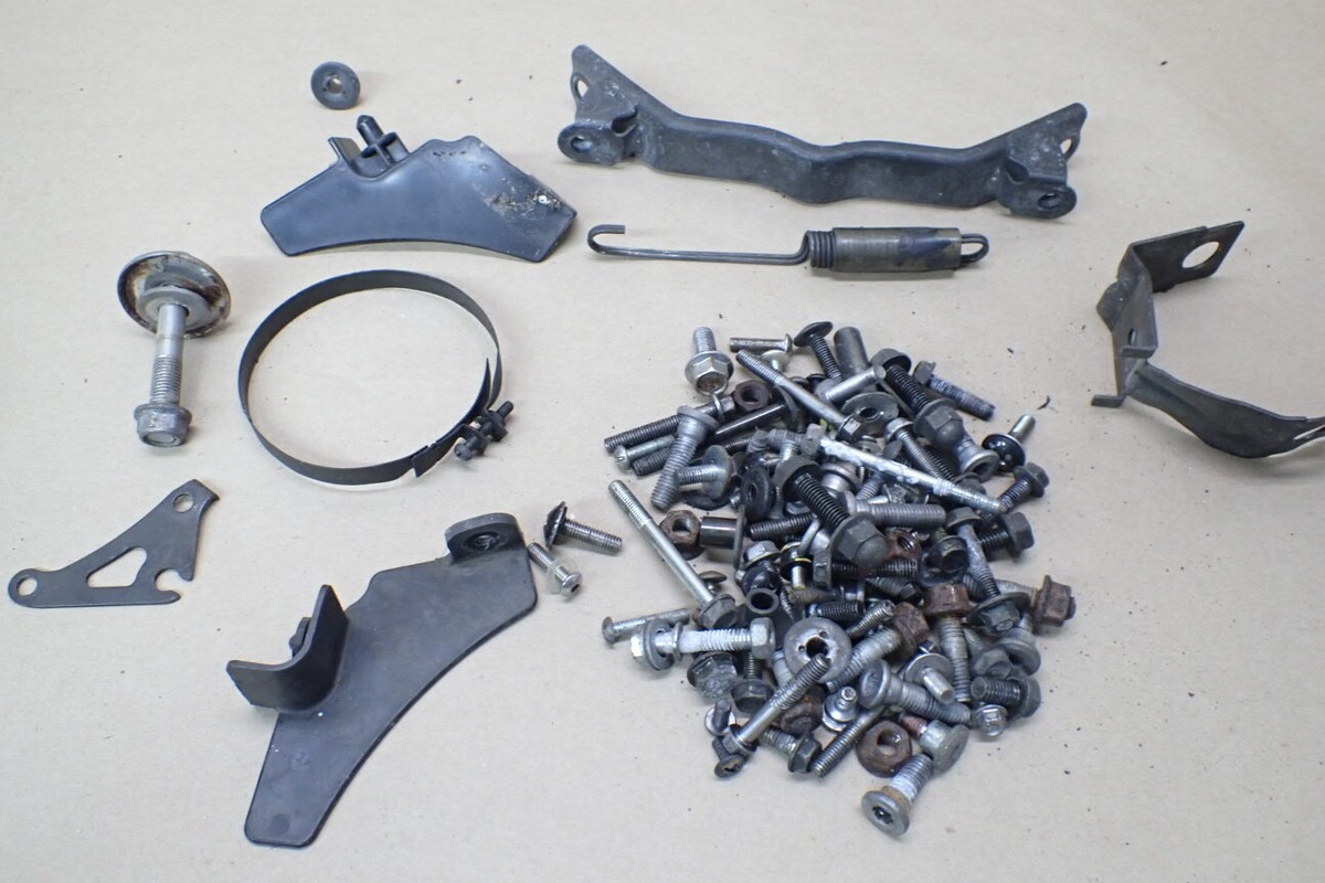 1998 KAWASAKI ZX900 MISC MISCELLANEOUS FRAME HARDWARE NUTS BOLTS