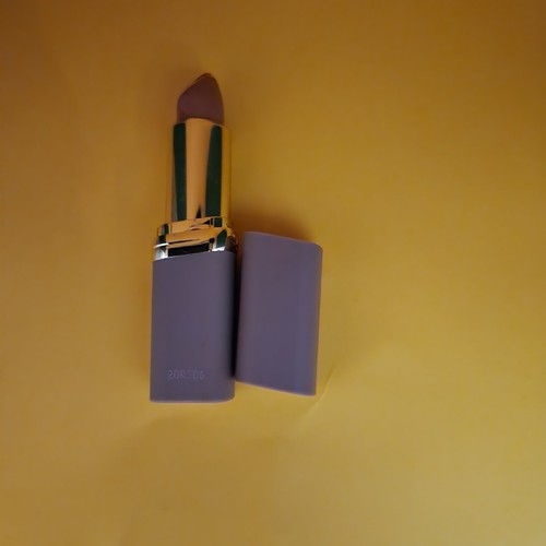 Loreal Colour Riche Lipstick CHOOSE FROM 3 different Color Shades, NEW! - Picture 2 of 2