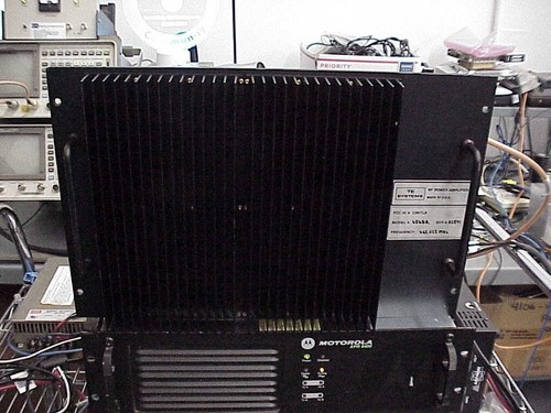 Motorola XPR8400 Repeater UHF, TE SYSTEMS 5 IN-100 WATT OUTPUT WITH POWER SUPPLY - Zdjęcie 8 z 8