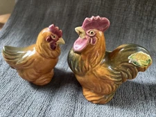 ROSEMEADE Dakota Pottery Bantam Rooster Hen Chickens Salt Pepper Shakers Labels
