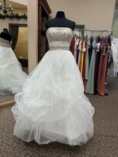 Casablanca 2052 Soft Tulle ballgown Wedding dress size 8