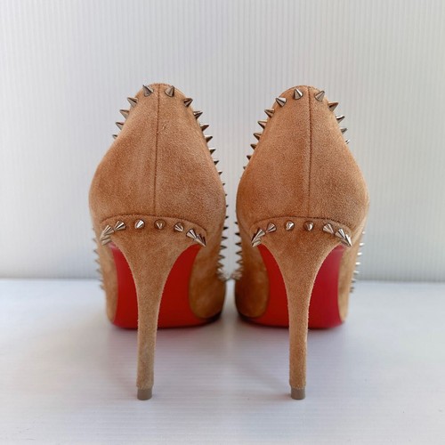 Christian Louboutin Bombas Tacón Tachuelas Gamuza Marrón EU35/US5 Auténticos - Imagen 17 de 24