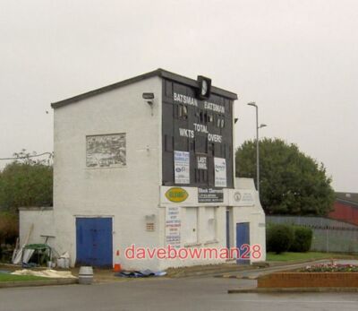 FOTO SHAW LANE CRICKET-ANZEIGETAFEL EIN BRUTPLATZ FÜR ZUKÜNFTIGE CRICKETING-STAFEL