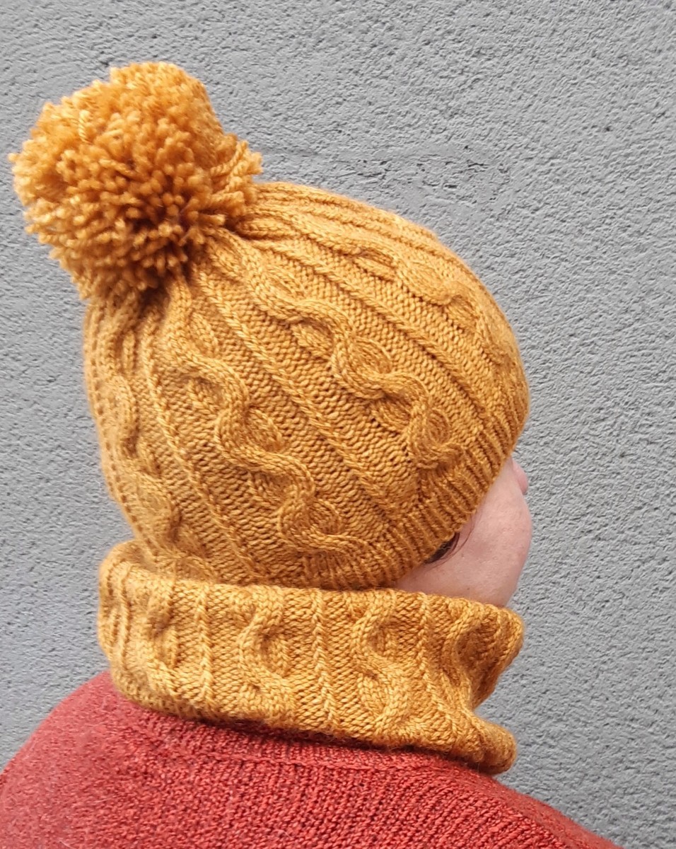 Hand Knit Warm Wool Women Saffron Hat and Snood Set Pom pom  display picture 3