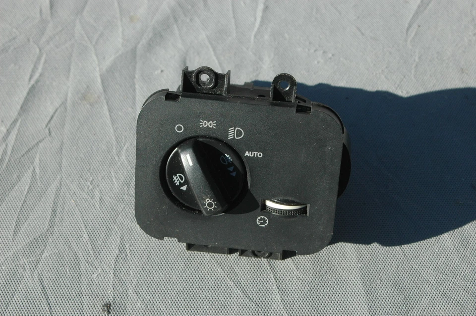 Interruptor de faros Land Rover Range Rover HSE 2006-2009 OEM YUD501480PVJ Foto 4 de 4