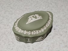 WEDGEWOOD GREEN JASPERWARE TRINKET BOX BLIND MAN'S BLUFF CHERUBS AND DOG AT PLAY