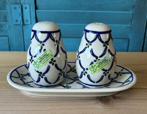Polish Pottery Boleslawiec Salt & Pepper Shakers On Tray - NEW - Picture 2 of 12