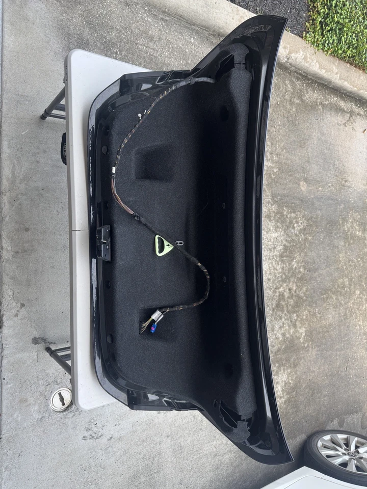 Черный оригинальный задний борт багажника в сборе для BMW M4 F82 2015-2020 годов выпуска с карбоновым спойлером - Изображение 2 из 3