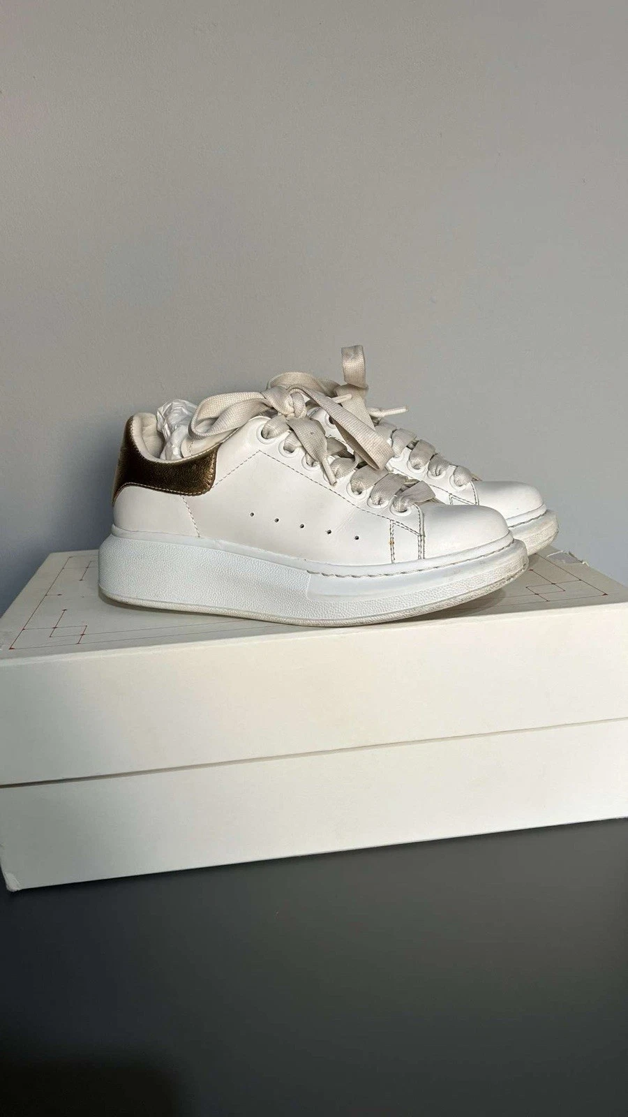 ALEXANDER MCQUEEN Mc Queens oro e bianco taglia 3 con scatola