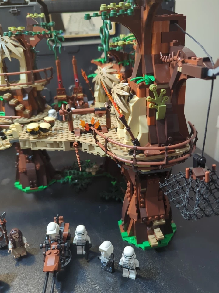 LEGO Star Wars: Ewok Village (10236) Usado *Marrón Frágil** Ver Nota Foto 4 de 4