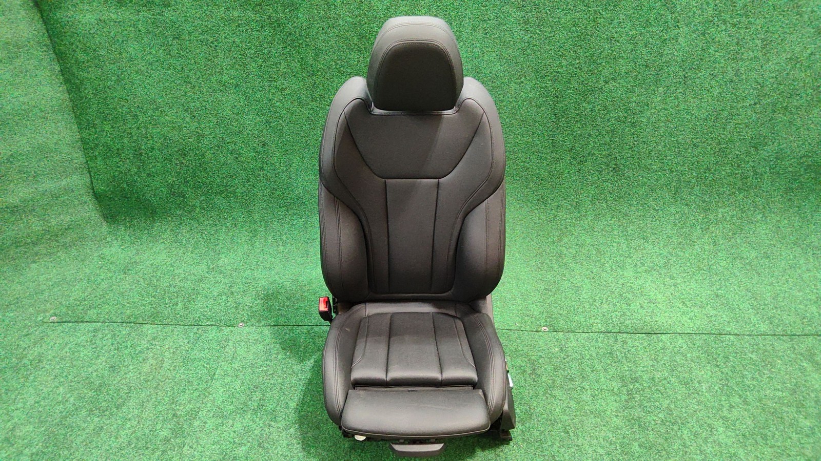 2018-2022 BMW 330i Front Left Seat OEM 52107477375 52107477372 52107470249