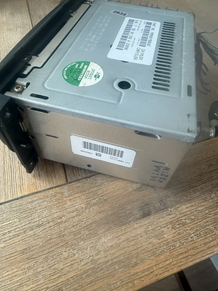 03-06 Dodge Stratus Radio AM/FM Reproductor de CD Unidad Principal Receptor | P05091506AE | OEM Foto 4 de 4