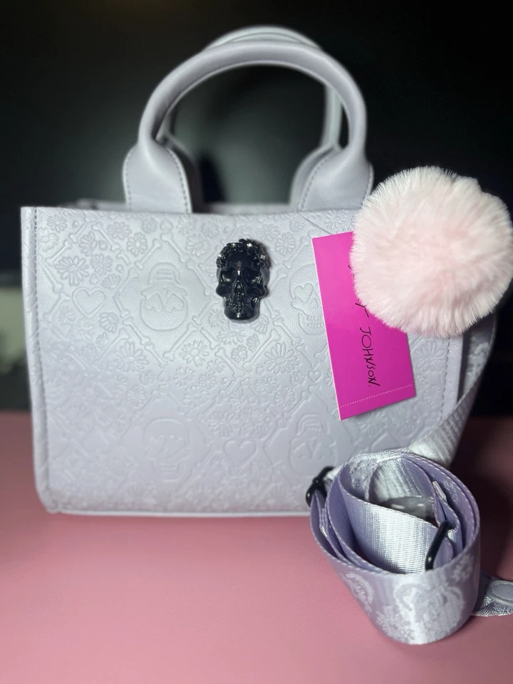 NUEVO CON ETIQUETAS Betsey Johnson Cartera Bolso Cartera Lila Calaveras Flores Huesos XOOLIVE - Imagen 2 de 4