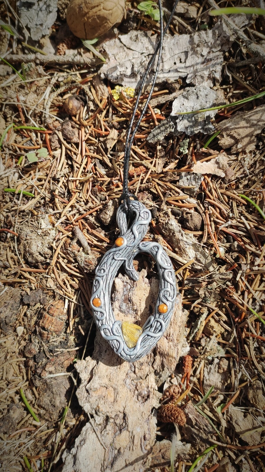 Pendentif amulette gothique pierre authentique pour exprimer votre singularité - 2