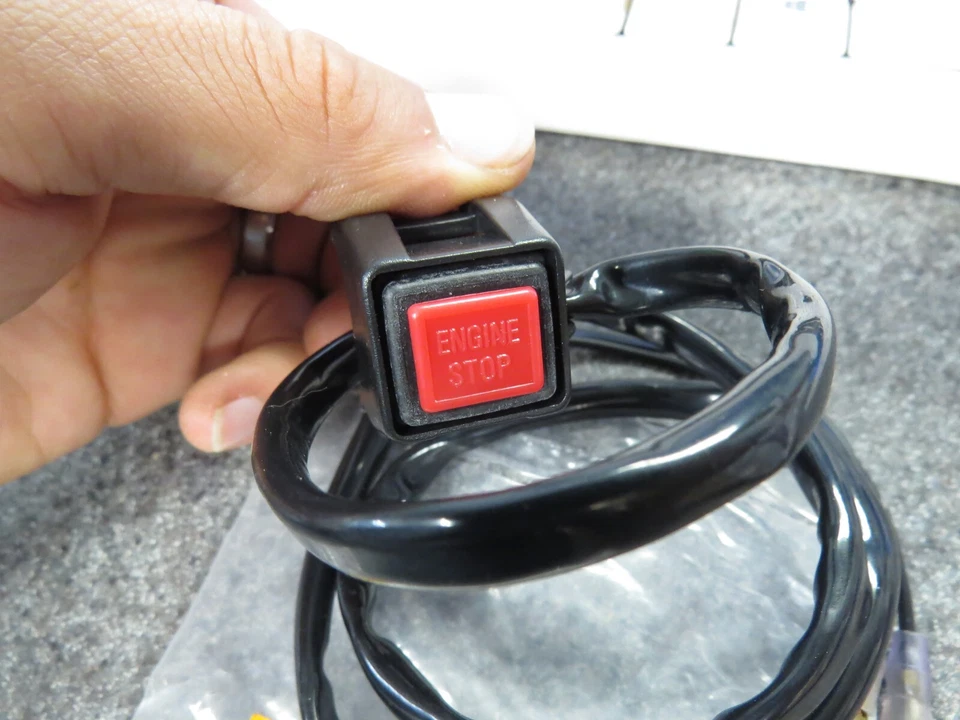 Nuevo de Lote Antiguo Botón de Bocina Emgo Se Adapta a: Yamaha IT200 IT490 TT225 TY350 YZ250 46-50430 Foto 2 de 4