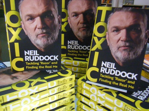Signed Book Toxic by Neil Razor Ruddock 1st Edition Hardback LFC Liverpool FC - Picture 3 of 3