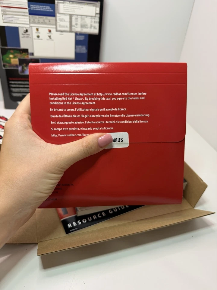Red Hat Linux 7.2 Retail Box Set • Manuals + CDs • Complete Kit • Vintage Linux - Image 4 of 4