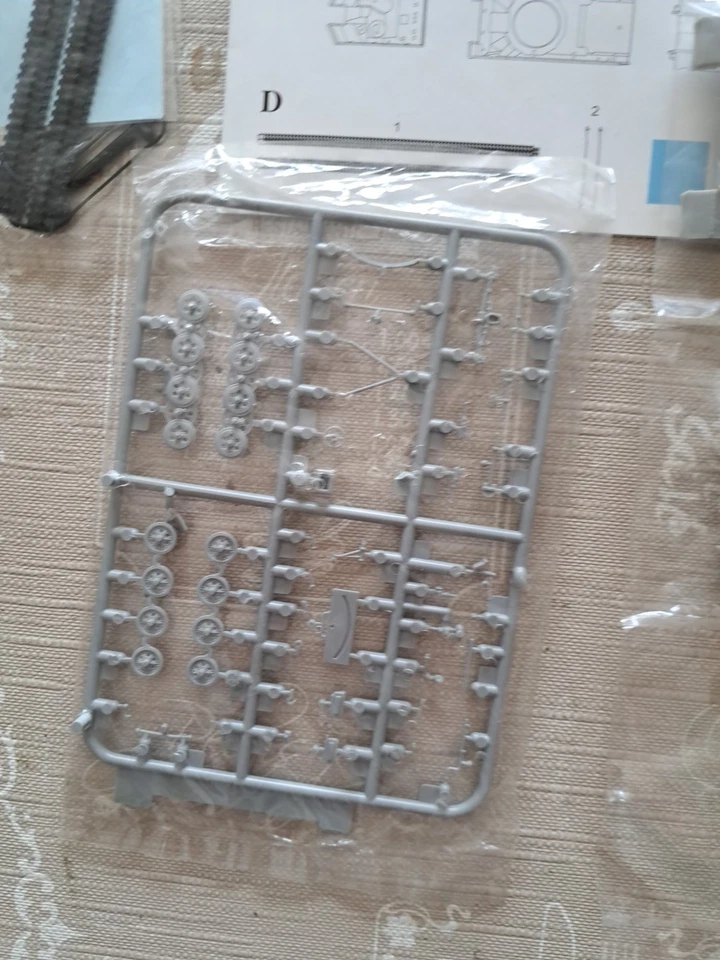 Challenger 2 KFOR Dragon 1/72 As New+ Many Spare Bits - Immagine 4 di 4