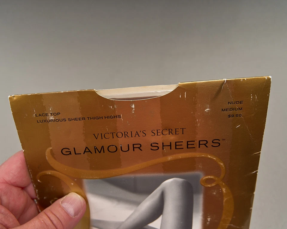 Top de encaje desnudo vintage Victoria's Secret glamour transparente hasta los muslos talla M nuevo Foto 3 de 4