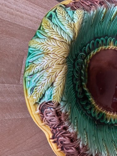 Lovely 19th century English or American Majolica Bread Plate/Basket - Picture 7 of 15