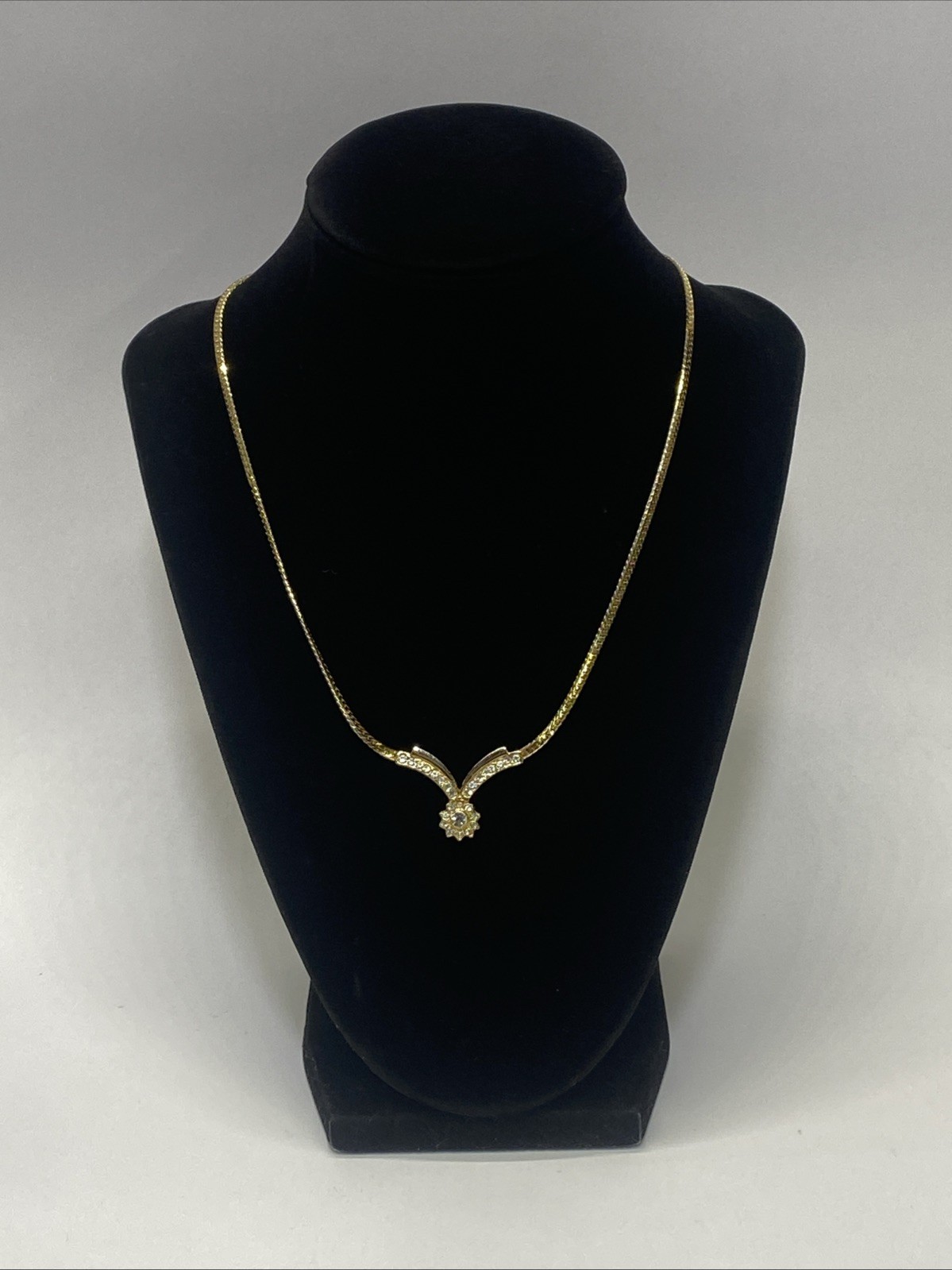 VTG 1980’s Chevron Style Drop Necklace Gold Herringbone Chain Starburst Pendant