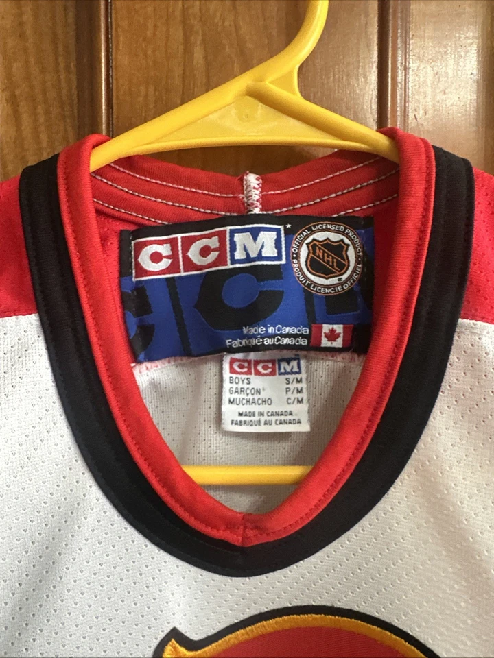 CCM Calgary Flames Pedestal Air Knit Vintage Hockey Jersey BOYs S/M - Image 2 of 4