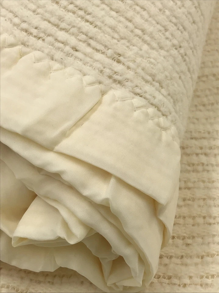 Cannon Mills Company Ivory Throw - Vintage Blanket - Made In U.S.A. - Image 3 of 4