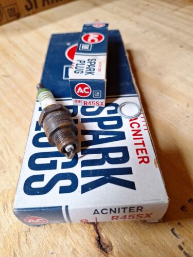 (8)'NOS’ AC-R45sx Spark Plugs w/Green Rings.GM #5613564.Made in USA - Picture 2 of 4