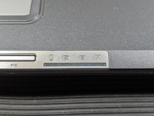 ASUS A3000 Notebook PC - For Parts, Signs of Use - Picture 9 of 16
