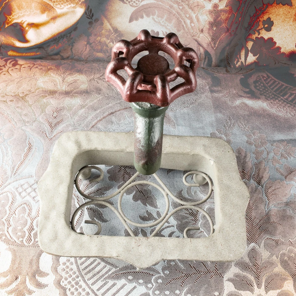 Grifo de fregadero de metal decorativo vintage de lima verde artesanal 7" L x 6,75" W Foto 4 de 4