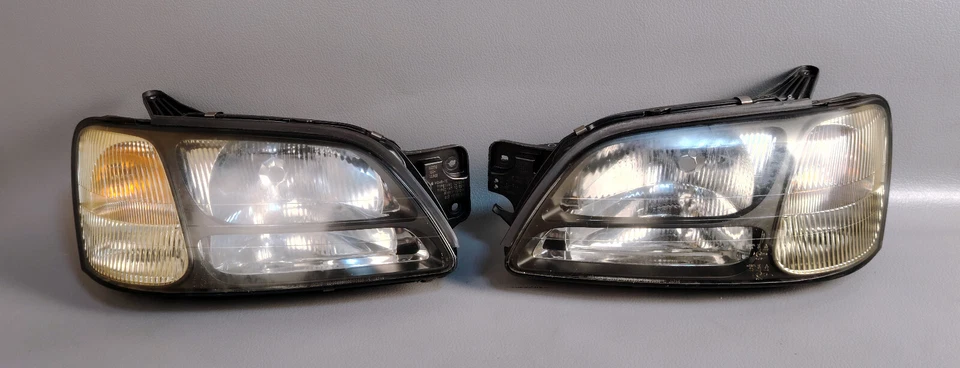 1998 - 2004 SUBARU Legacy BE , BH Head Light Assembly OEM JDM - Image 2 of 4
